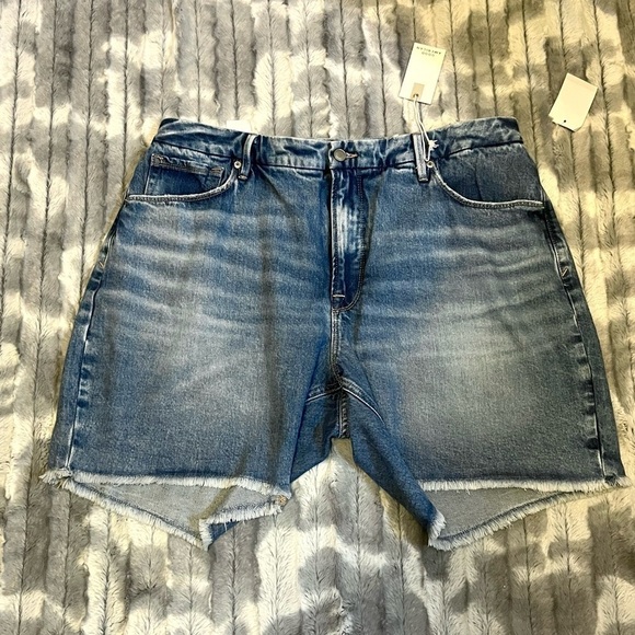 GOOD American Good Icon Plus Size Short Size 15 - Picture 4 of 14